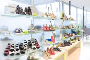 Erhardt Gesunde Schuhe Galerie Laden Regal
